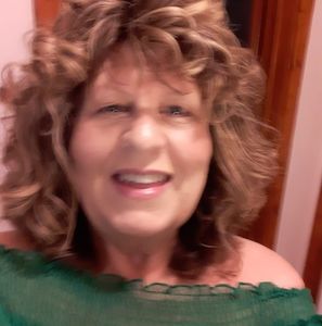 Meet your Posher, Debbie